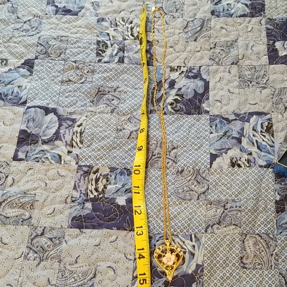 AVON Victorian Style Heart Necklace. - Picture 6 of 8